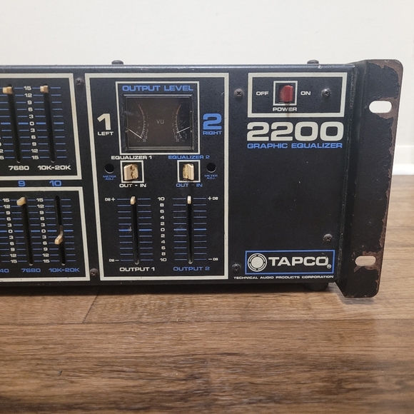 Tapco 2200 Graphic Equalizer - Picture 3 of 6